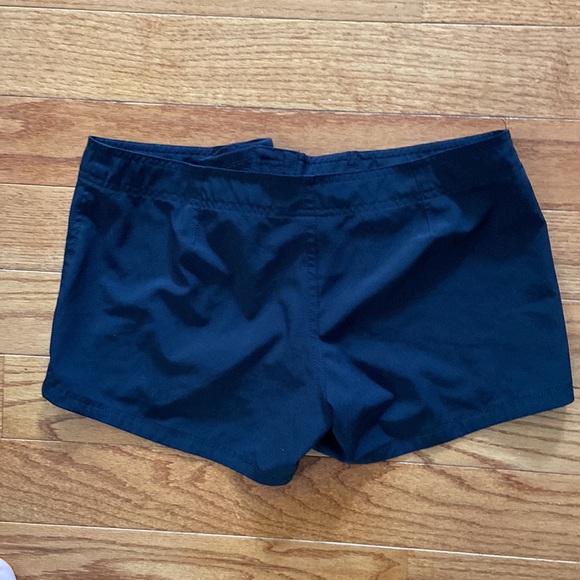 ROXY shorts size BLACK. Medium - Picture 2 of 11